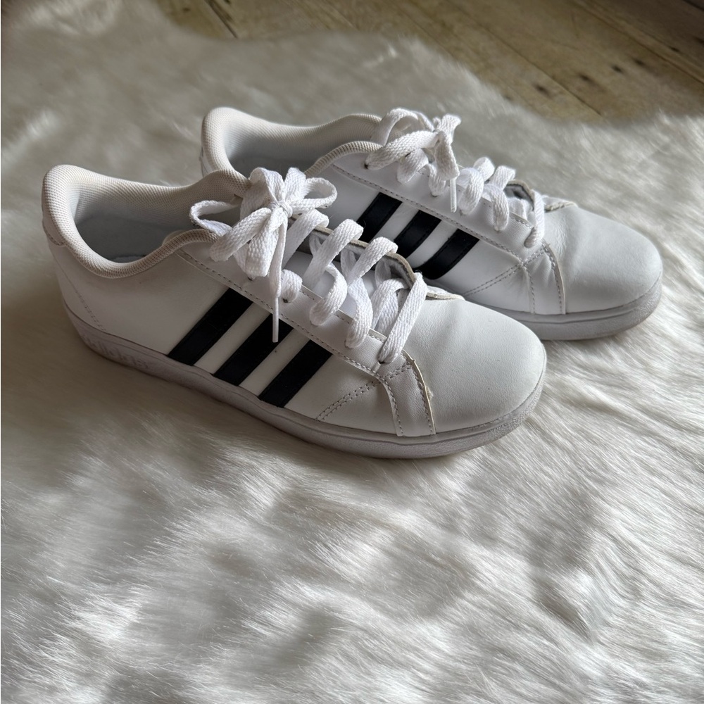 Adidas Kids OG Court triple stripe White and Black Sneakers